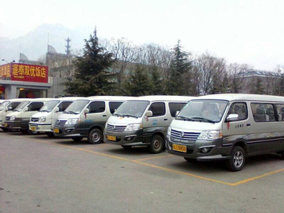 泰安榮泰汽車(chē)服務(wù) 專(zhuān)業(yè)酒店接送用車(chē)解決方案，價(jià)格透明服務(wù)優(yōu)